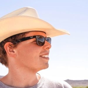 Meet your Posher, Howdy Lowry.